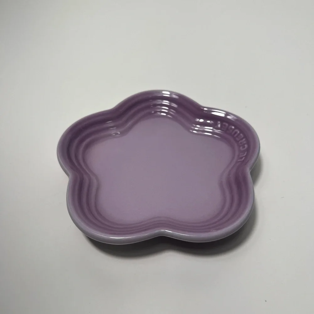 Le Creuset Stoneware Flower Petal Scalloped Trinket Dish Plate Tray - Picture 8 of 11